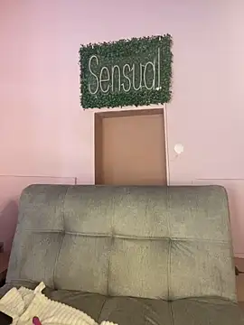 Snapshot of PoliBenett_ chatting on January 11, 12:33 am PoliBenett online show from January 11, 12:33 am