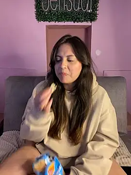 Snapshot of PoliBenett_ chatting on January 14, 11:05 pm PoliBenett online show from January 14, 11:05 pm