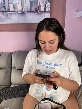 Snapshot of PoliBenett_ chatting on January 18, 7:48 pm PoliBenett online show from January 18, 7:48 pm