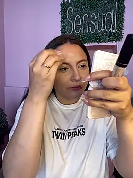 Snapshot of PoliBenett_ chatting on February 2, 6:42 pm PoliBenett online show from February 2, 6:42 pm