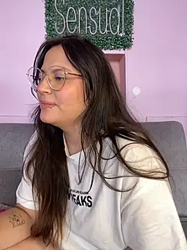 Snapshot of PoliBenett_ chatting on February 2, 9:45 pm PoliBenett online show from February 2, 9:45 pm