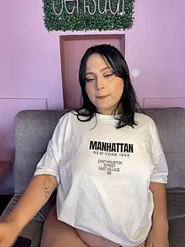 Snapshot of PoliBenett_ chatting on February 10, 4:36 pm PoliBenett online show from February 10, 4:36 pm