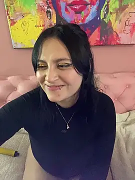 Snapshot of PoliBenett_ chatting on February 11, 11:33 pm PoliBenett online show from February 11, 11:33 pm