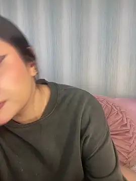 Snapshot of PoliBenett_ chatting on March 5, 5:39 pm PoliBenett online show from March 5, 5:39 pm