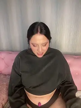 Snapshot of PoliBenett_ chatting on March 5, 8:42 pm PoliBenett online show from March 5, 8:42 pm