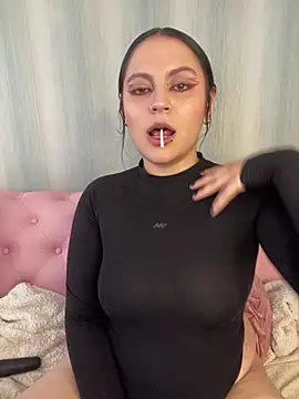 Snapshot of PoliBenett_ chatting on March 6, 4:49 pm PoliBenett online show from March 6, 4:49 pm