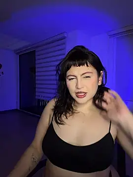 Snapshot of PoliBenett_ chatting on October 30, 7:43 am PoliBenett online show from October 30, 7:43 am