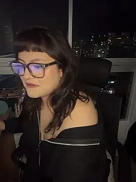 Snapshot of PoliBenett_ chatting on January 8, 11:40 pm PoliBenett online show from January 8, 11:40 pm