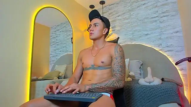 Aron Bolt online show from November 21, 12:43 am