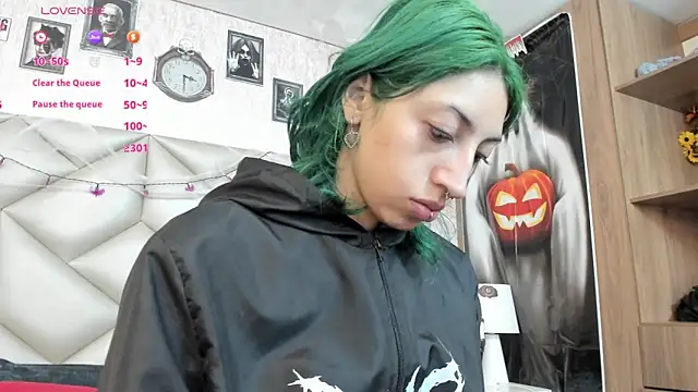 Im gaia online show from October 30, 12:50 pm