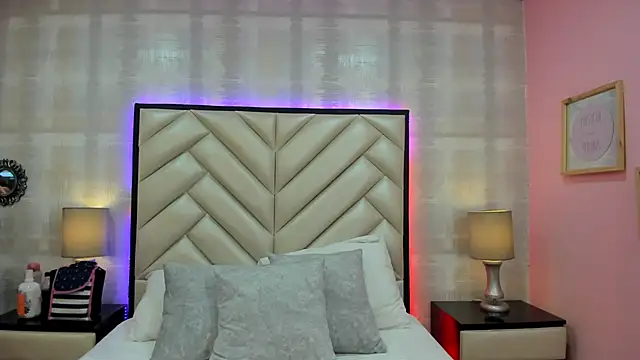 HazelMoret online show from September 13, 11:21 am