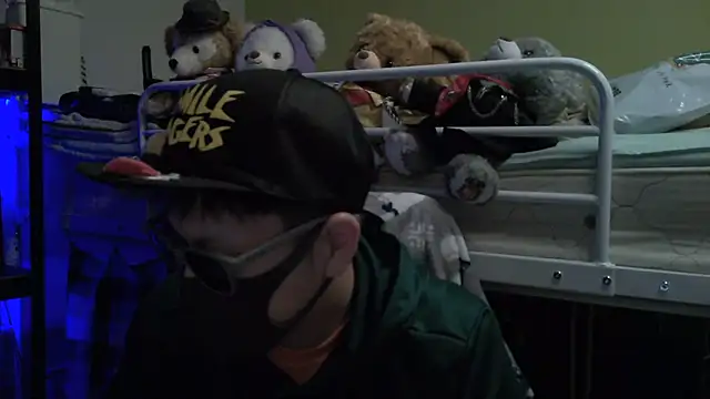 Snapshot of Owl1216 chatting on January 3, 12:19 pm Owl1216 online show from January 3, 12:19 pm