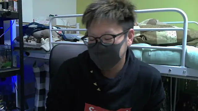 Snapshot of Owl1216 chatting on February 24, 1:53 pm Owl1216 online show from February 24, 1:53 pm