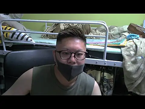 Snapshot of Owl1216 chatting on October 29, 1:13 pm Owl1216 online show from October 29, 1:13 pm