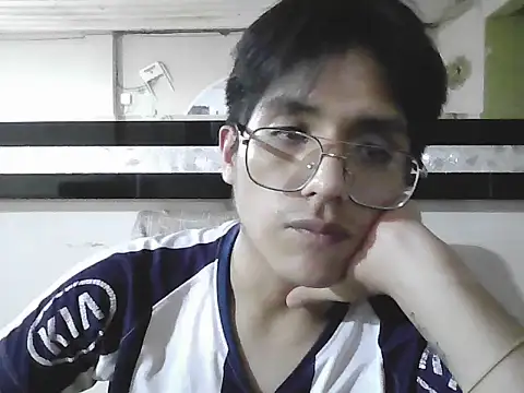 Snapshot of HardDick2 chatting on June 8, 12:58 am HardDick2 online show from June 8, 12:58 am