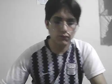 Snapshot of HardDick2 chatting on June 28, 1:44 am HardDick2 online show from June 28, 1:44 am