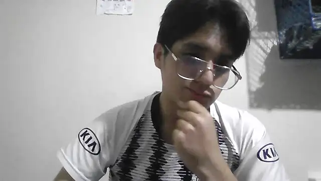 Snapshot of HardDick2 chatting on August 1, 2:33 am HardDick2 online show from August 1, 2:33 am