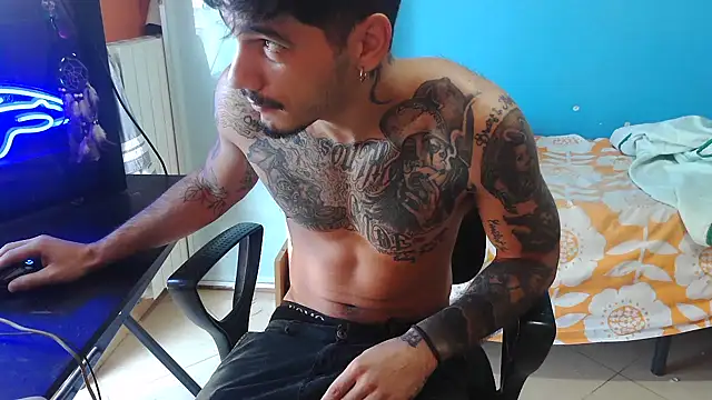 Snapshot of Badboyi1997 chatting on October 4, 12:47 pm Badboyi1997 online show from October 4, 12:47 pm