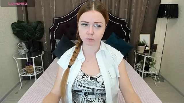 Snapshot of BettyBloom69 chatting on December 3, 7:21 am BettyBloom69 online show from December 3, 7:21 am