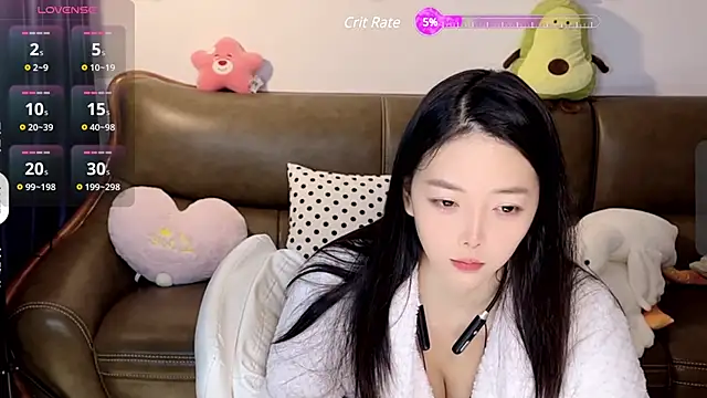 Yilin1999 online show from December 13, 5:21 pm