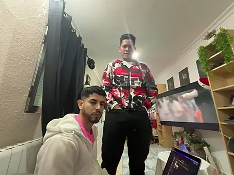 Snapshot of Chicos_defiesta chatting on December 26, 10:20 pm Chicos defiesta online show from December 26, 10:20 pm