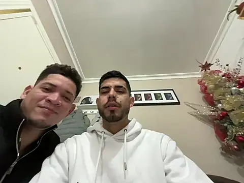 Snapshot of Chicos_defiesta chatting on January 4, 11:22 am Chicos defiesta online show from January 4, 11:22 am