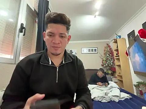 Snapshot of Chicos_defiesta chatting on January 4, 9:41 pm Chicos defiesta online show from January 4, 9:41 pm