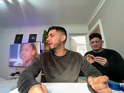 Snapshot of Chicos_defiesta chatting on January 15, 10:27 am Chicos defiesta online show from January 15, 10:27 am