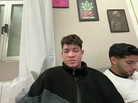 Snapshot of Chicos_defiesta chatting on January 31, 11:24 pm Chicos defiesta online show from January 31, 11:24 pm