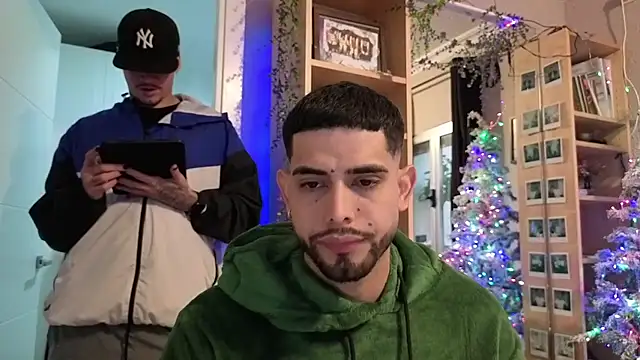 Snapshot of Chicos_defiesta chatting on November 7, 4:07 pm Chicos defiesta online show from November 7, 4:07 pm