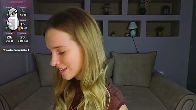 Snapshot of LinaCristonsen chatting on October 5, 3:10 pm LinaCristonsen online show from October 5, 3:10 pm