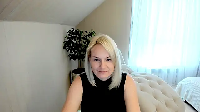 Snapshot of Alicee_Gracee chatting on December 9, 10:11 am Alicee Gracee online show from December 9, 10:11 am