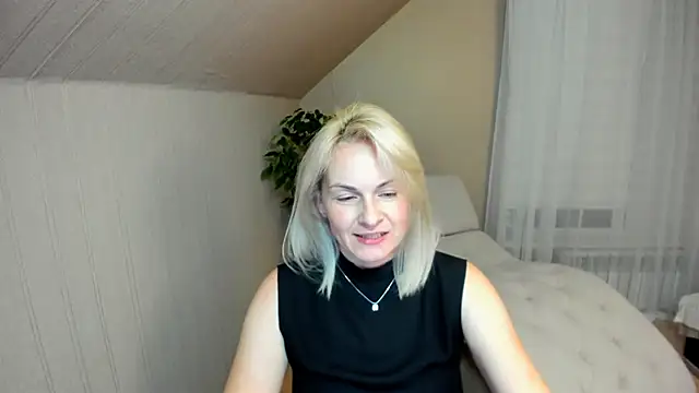 Snapshot of Alicee_Gracee chatting on December 15, 7:10 pm Alicee Gracee online show from December 15, 7:10 pm