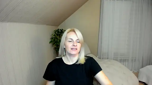 Snapshot of Alicee_Gracee chatting on January 4, 8:16 pm Alicee Gracee online show from January 4, 8:16 pm