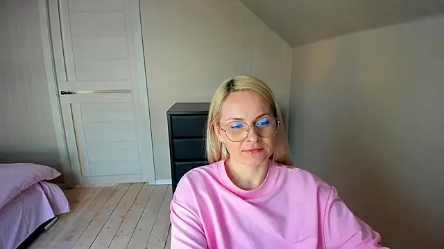 Snapshot of Alicee_Gracee chatting on March 11, 12:28 pm Alicee Gracee online show from March 11, 12:28 pm