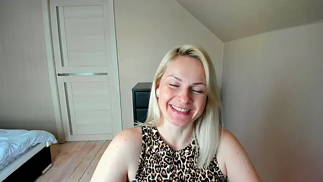 Snapshot of Alicee_Gracee chatting on March 14, 8:32 am Alicee Gracee online show from March 14, 8:32 am