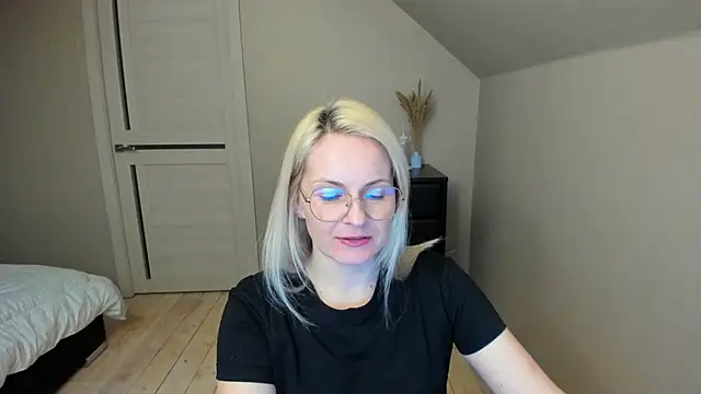 Snapshot of Alicee_Gracee chatting on March 16, 6:55 pm Alicee Gracee online show from March 16, 6:55 pm