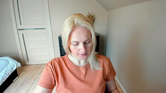 Snapshot of Alicee_Gracee chatting on March 22, 7:15 am Alicee Gracee online show from March 22, 7:15 am