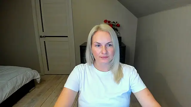 Snapshot of Alicee_Gracee chatting on October 4, 6:28 pm Alicee Gracee online show from October 4, 6:28 pm