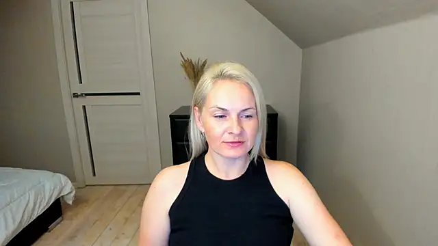 Snapshot of Alicee_Gracee chatting on October 14, 6:52 pm Alicee Gracee online show from October 14, 6:52 pm