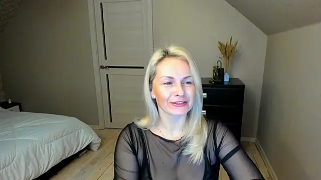 Snapshot of Alicee_Gracee chatting on November 8, 6:18 pm Alicee Gracee online show from November 8, 6:18 pm