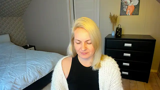 Snapshot of Alicee_Gracee chatting on November 27, 9:22 am Alicee Gracee online show from November 27, 9:22 am