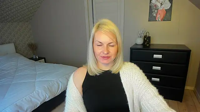 Snapshot of Alicee_Gracee chatting on November 28, 7:33 am Alicee Gracee online show from November 28, 7:33 am