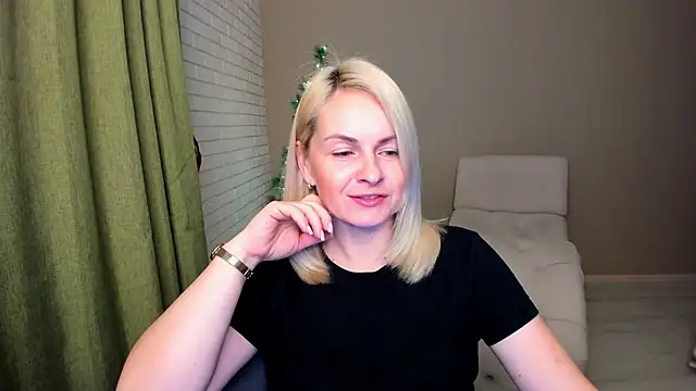 Snapshot of Alicee_Gracee chatting on December 13, 7:53 pm Alicee Gracee online show from December 13, 7:53 pm