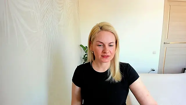 Snapshot of Alicee_Gracee chatting on March 23, 7:56 am Alicee Gracee online show from March 23, 7:56 am