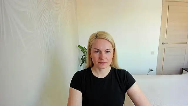 Snapshot of Alicee_Gracee chatting on March 24, 8:08 am Alicee Gracee online show from March 24, 8:08 am