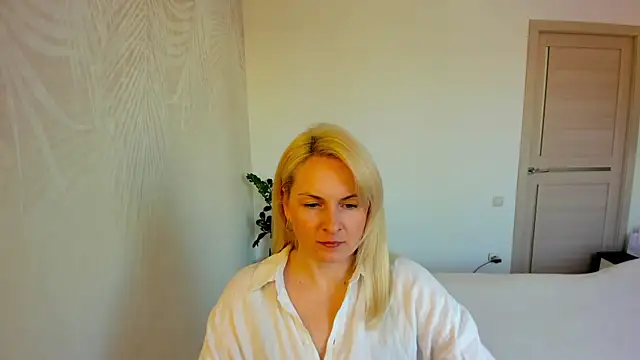 Snapshot of Alicee_Gracee chatting on March 25, 12:33 pm Alicee Gracee online show from March 25, 12:33 pm