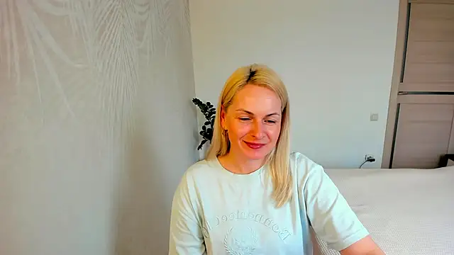 Snapshot of Alicee_Gracee chatting on March 26, 10:43 am Alicee Gracee online show from March 26, 10:43 am