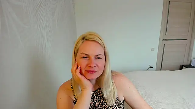 Snapshot of Alicee_Gracee chatting on March 27, 7:36 am Alicee Gracee online show from March 27, 7:36 am
