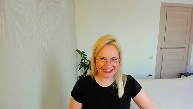 Snapshot of Alicee_Gracee chatting on March 30, 8:48 am Alicee Gracee online show from March 30, 8:48 am